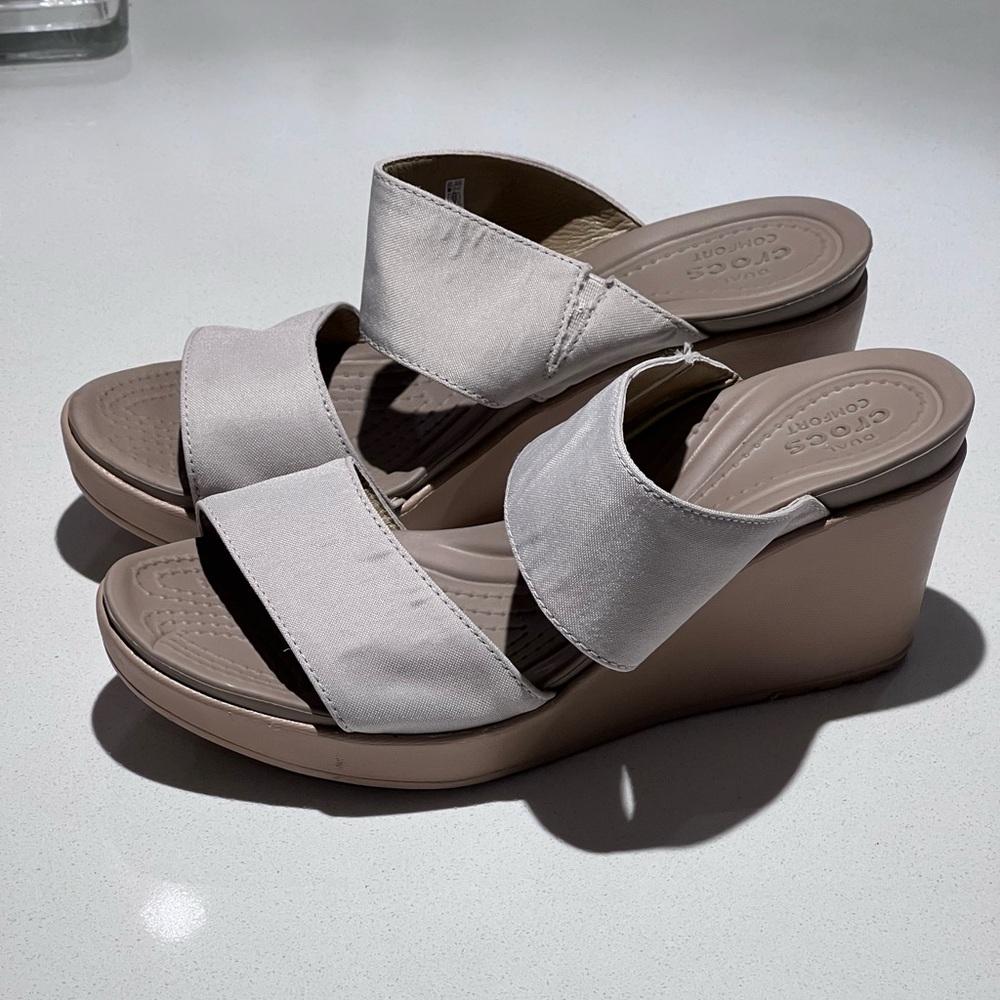 Womens CROCS Dual Comfort 3.5" wedge sandals beige US Women sz 8